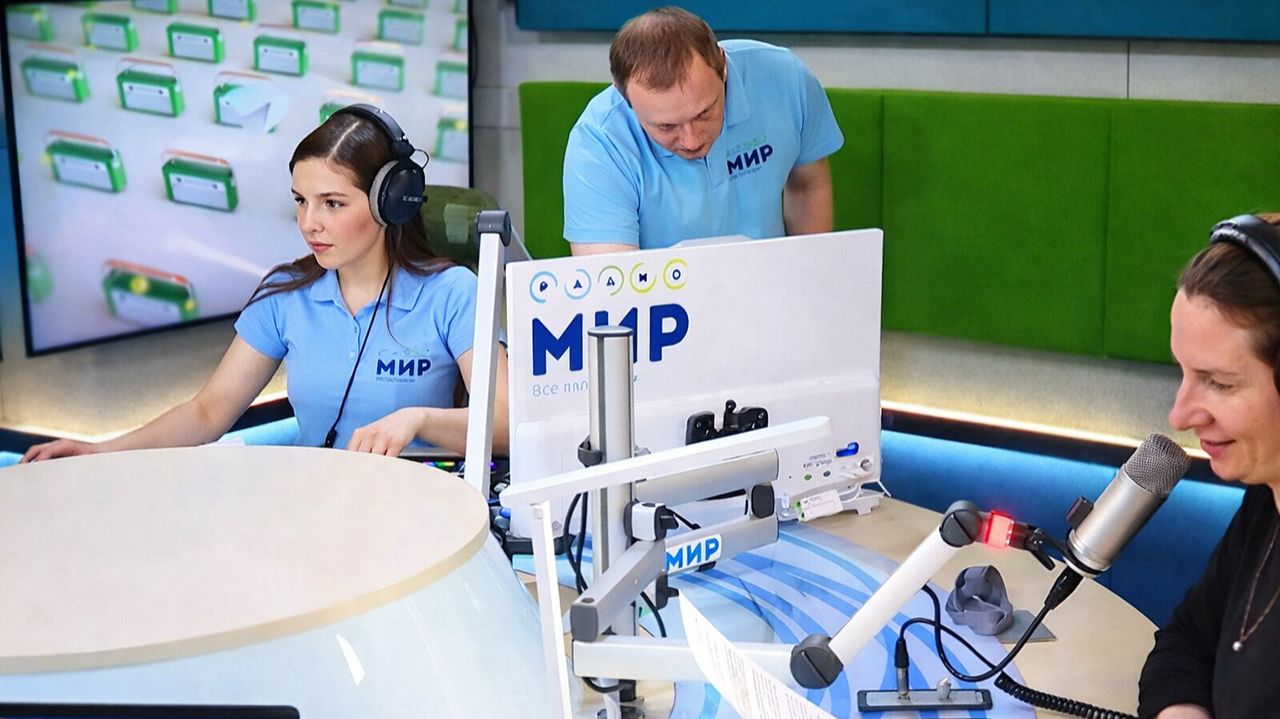 Эксперимент с нейросетью на Радио «МИР» смотреть онлайн