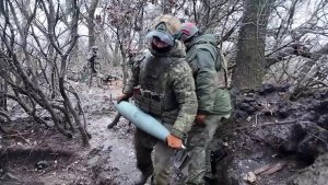 В окрестностях Красноармейска путь для российской пехоты расчищают ударами артиллерии и FPV-дронов.