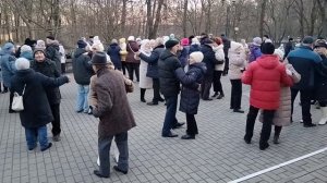 Нежно обнимать..... 13.12.25 Гомель парк Луначарского 🥰💫