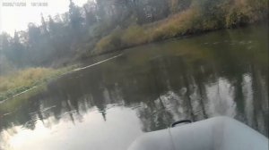 ПВХ Лодка глиссирует по реке Пизь с мотором от  мотокосы