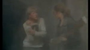 Официальный трейлер "Вдали от дома (1989)"