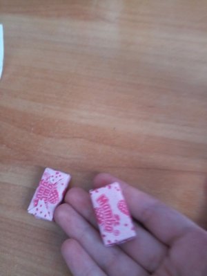 хз конфетки)) на фоне мне 10 если шо