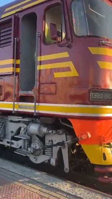 ТЭП60-904 с поездом на станции Петразаводск. смотреть онлайн