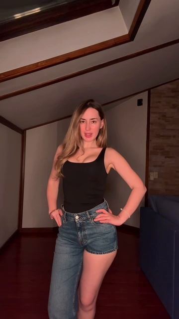 Танцую трендовый танец, ловлю и кайфую на максимум! Музыка в крови, движения сами рождаются 😎✨
Если