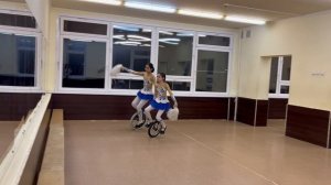 Моноциклы номер "Вальс цветов"