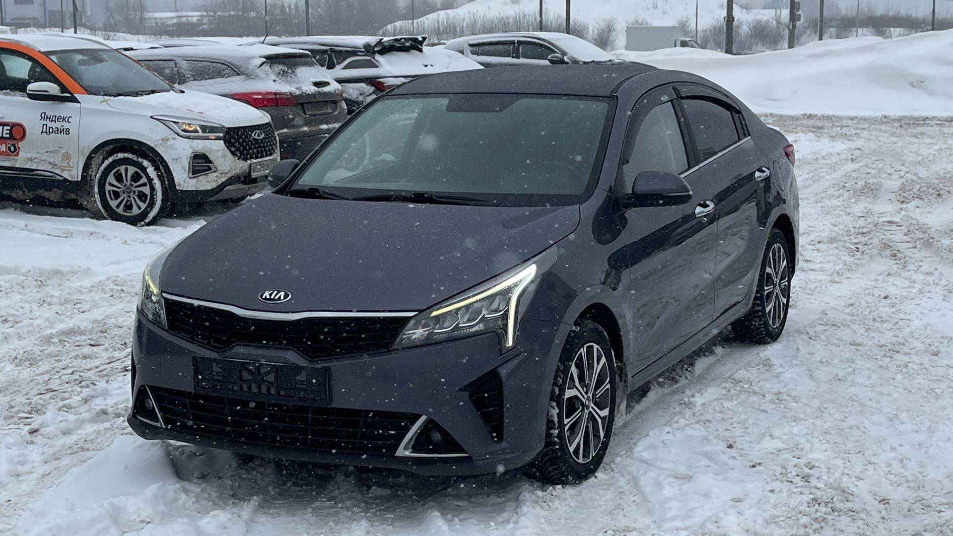 KIA RIO (2021) смотреть онлайн