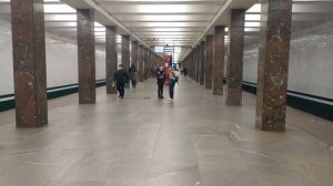 Ст.метро Речной вокзал, Зелёная Линия, Москва - интерьер, пассажиры, прибытие поездов  Фрагмент 11