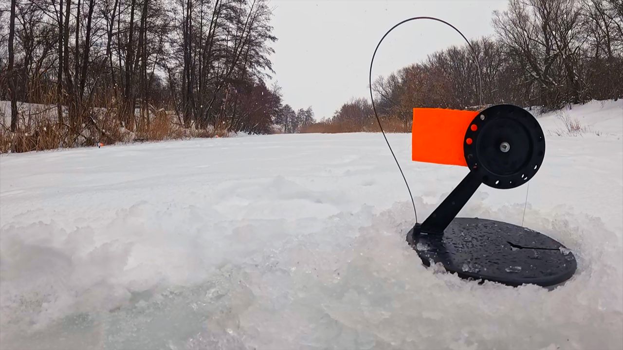 НЕ ЗРЯ ОСТАВИЛ ЖЕРЛИЦЫ НА НОЧЬ В ЭТОМ МЕСТЕ!! ЧУДО КАМЫШ ВЫРУЧАЕТ В ГЛУХОЗИМЬЕ!! Рыбалка 2026 смотреть онлайн