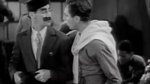 Официальный трейлер "Лошадиные перья (1932)"