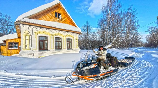 Проблема с дровами решена! Перевёз большую кучу дров на снегоходе. Мансарда полностью утеплена!