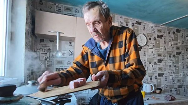 ШЕФ ПОВАР . ФЕДИ СНОВА ПОДОГНАЛИ ТЕЛЕФОН .