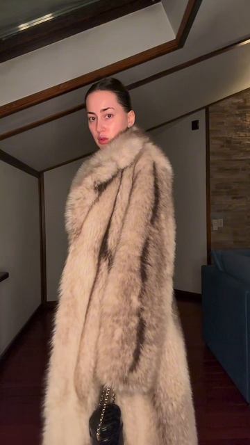 ✨ Мой образ дня: шуба, комбинезон и ботильоны
Когда хочется выглядеть дорого и при этом чувствовать