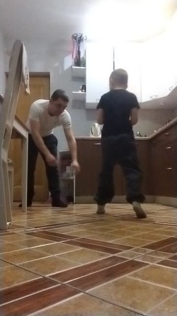 Не умеющий учит не умещего