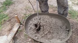 Бетонирую столбы и заливаю ленты под забор и под откатные ворота .