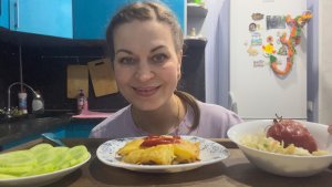 МЯСО С КАРТОФЕЛЕМ ЗАПЕЧЁННОЕ ПОД СЫРОМ/КВАШЕНАЯ КАПУСТА/MUKBANG ЕДА ОБЖОР