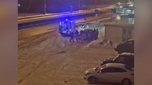 Экстренно стала акушером: в Калужской области кассир-контролер приняла роды в авто.