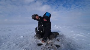 Ветер. Русло. Лещ. Ловил, пока руки гнулись.❄️🥶Коромысло спасло!