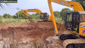 Экскаватор JCB 245 LR Наконец-то завершил работы по рытью нового колодца размером 40 футов 25x30 см