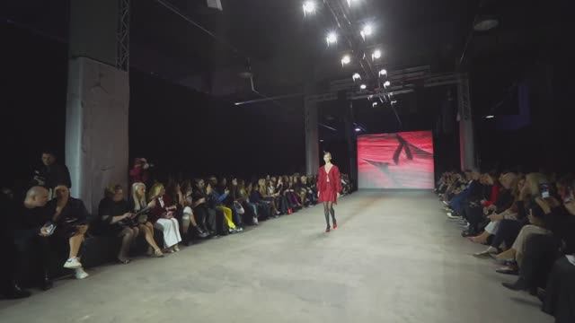 Показ женской коллекции Daphne Valente осень-зима 2024-2025 смотреть онлайн