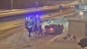 В Калужской области сотрудницы дорожного пункта пришли на помощь женщине, у которой начались роды.