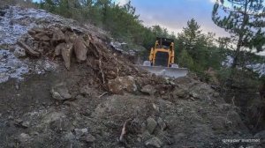 Как легендарный бульдозер Caterpillar D7G проложил себе путь сквозь камни.