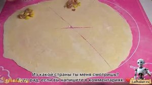 Рулетики из теста с фаршем и овощами, тушеными в сковороде