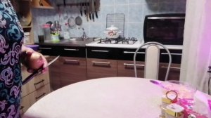 Готовлю обед для гостей.