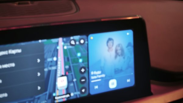 Еду куда-то и пою))