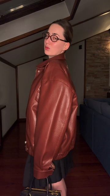 Танцую трендовый танец, ловлю и кайфую на максимум! Музыка в крови, движения сами рождаются 😎✨
Если