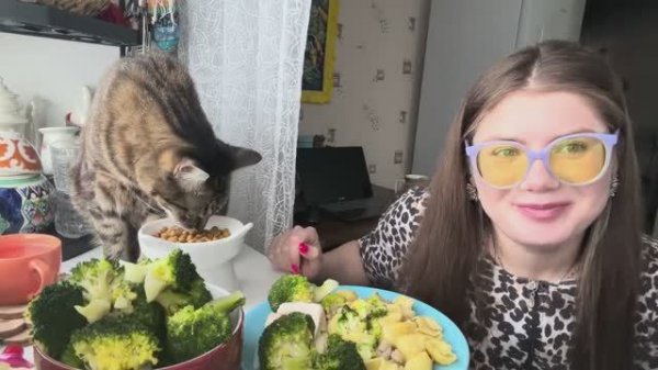 ЛОРА УСА СПАСИБО ТЕБЕ МУКБАНГ ВСЯКИЕ СТРАСТИ РАССКАЗЫВАЮ С КУЗЕЙ