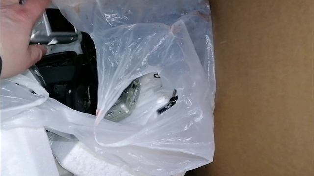 Как я зарабатываю лазая по мусоркам Питера? Dumpster Diving смотреть онлайн