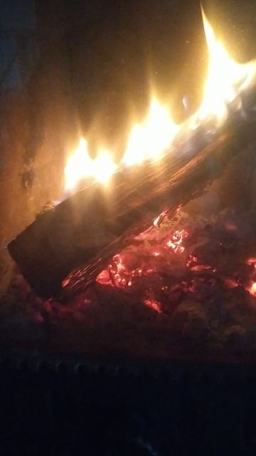 Такое горение возможно только в камине печи полового горения!