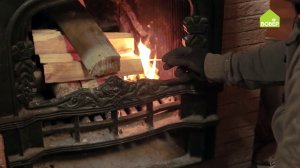 Как растопить камин. Правильная закладка дров в камин. Советы для каждого хозяина