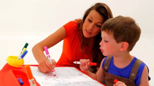 Keter's Sit & Draw Creativity Table