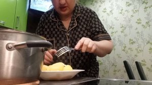 ВЛОГ // ПОКУПКА ПРОДУКТОВ/ КАРТОШКА С СЕЛЁДКОЙ НА УЖИН/ БОЛТАЛКА