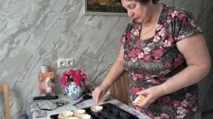 Дела домашние, стираю, мою, пеку.