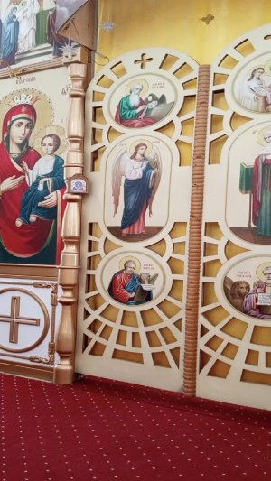 Божественная служба в храме Святой Троицы