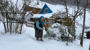 Уютная горная зимняя жизнь 80-летних #Василий_и_Мария