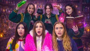 ℹ️ ПЛОХИЕ ШКОЛЬНИЦЫ МСТЯТ КРАСИВЫМ ДЕВОЧКАМ