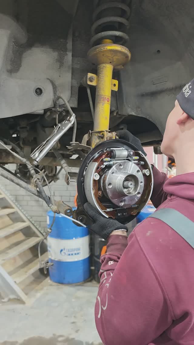 Замена тросиков ручника и подшипников ступицы на Рено Дастер в Логан Шоп Кубинская