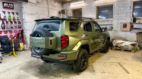 Шумоизоляция нового TANK 400. Разбор пола, дверей и багажника.