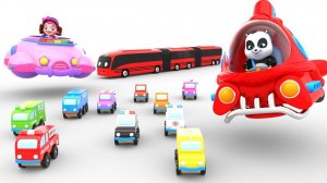 Красный автобус, перевозящий деревянные игрушечные машинки