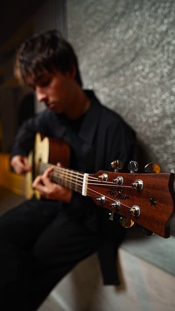 Это Interstellar — одна из самых трогательных и по-настоящему космических мелодий 🪐