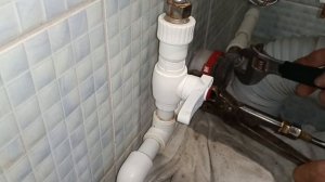 Небольшая проблемка с заменой счётчика по ХВС!  Это можно сделать самому!