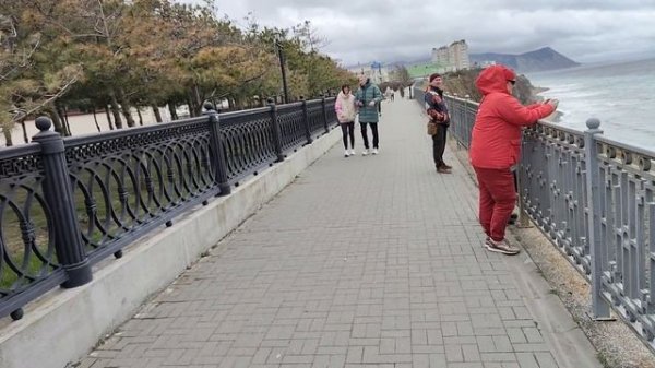 Анапа. Тепло, пасмурно и ветер! Набережная. 14 февраля 2026.