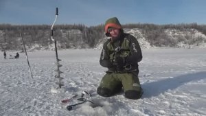 ТОННА РЫБЫ! КУДА СТОЛЬКО ЛОВИТЬ! Первый лед 2025. Зимняя рыбалка