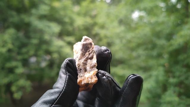 Корунд синий (Сапфировидный) в породе