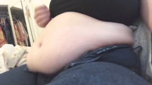 толстушка в джинсах