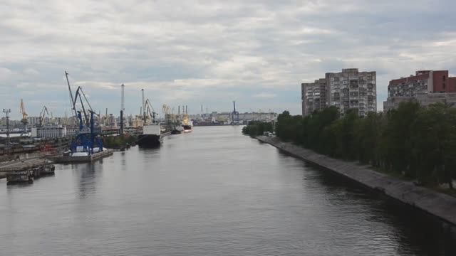 Морской канал и знак "Ленинград" (2014) смотреть онлайн