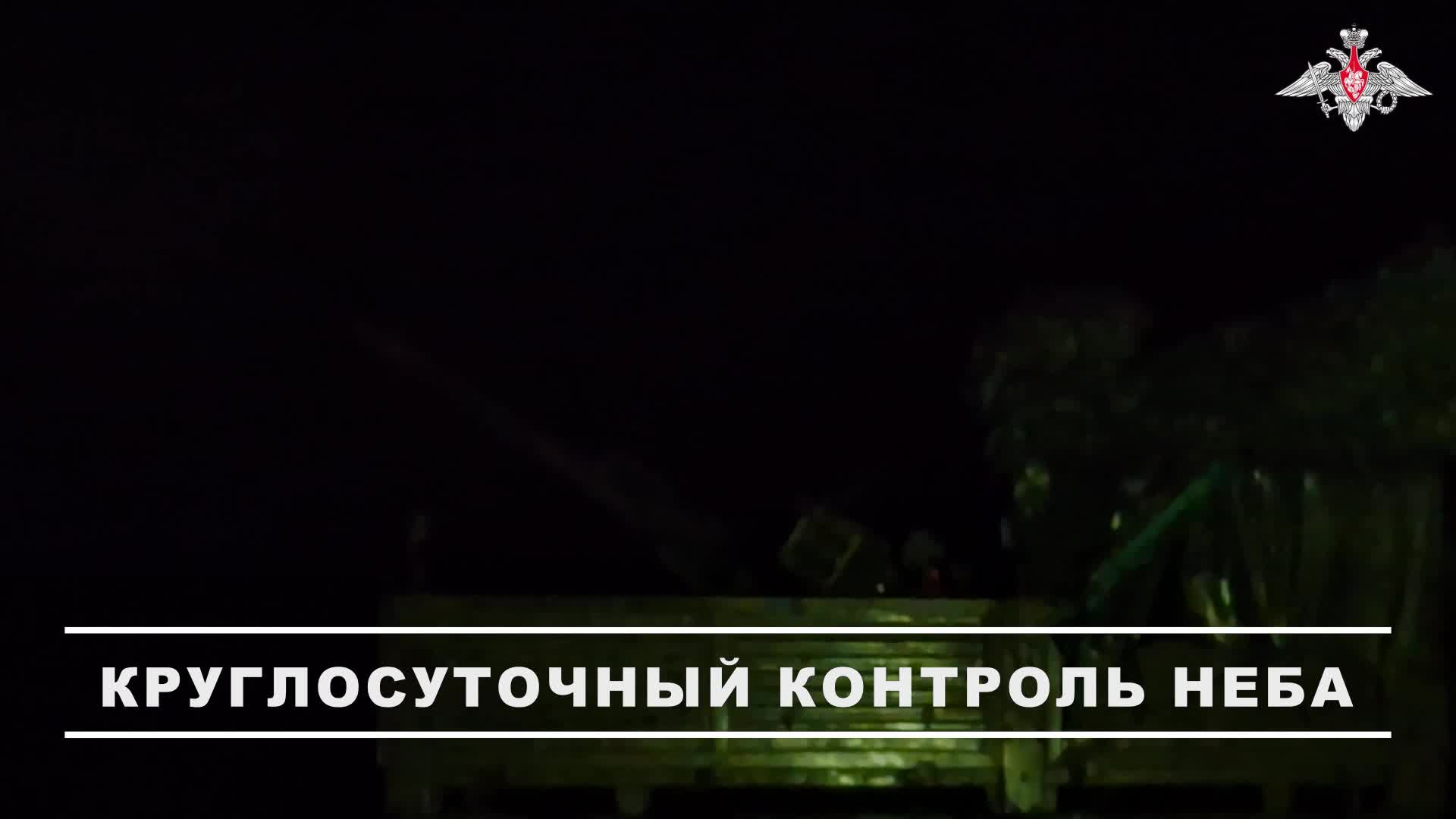 ▫ Зенитчики группировки «Днепр» в постоянной боевой готовности. Перед мобильной зенитной группой ... смотреть онлайн